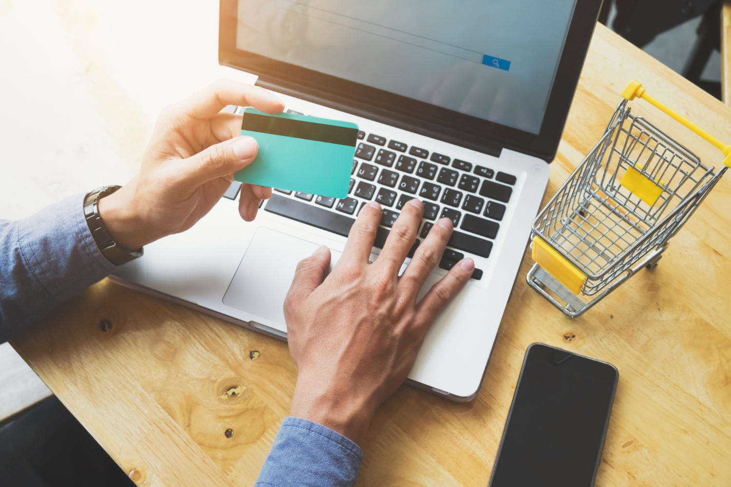 Come imparare a gestire un e-commerce: le basi da considerare