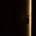 Come installare una serratura alla porta