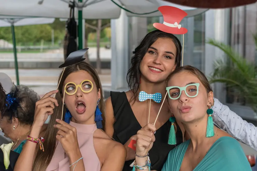 Il bello di fare festa: esprimere emozioni positive